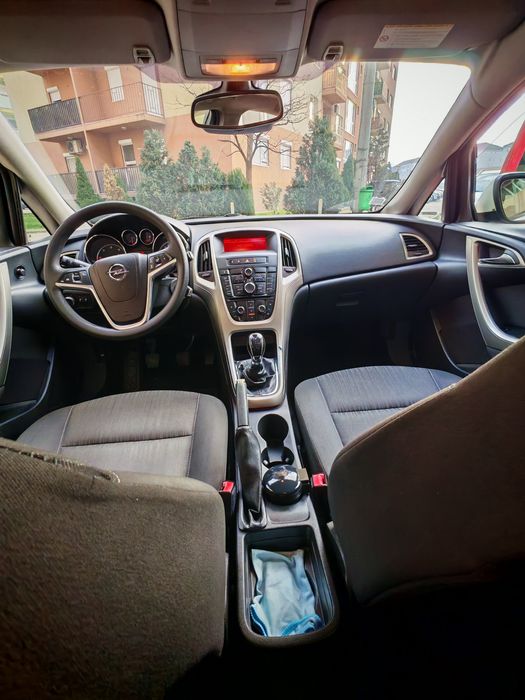 Vând sau schimb  Opel Astra j an fab 2011!