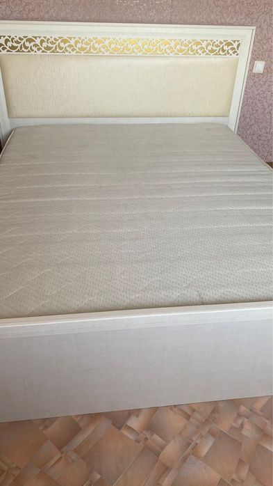 Продам двухспальную кровать