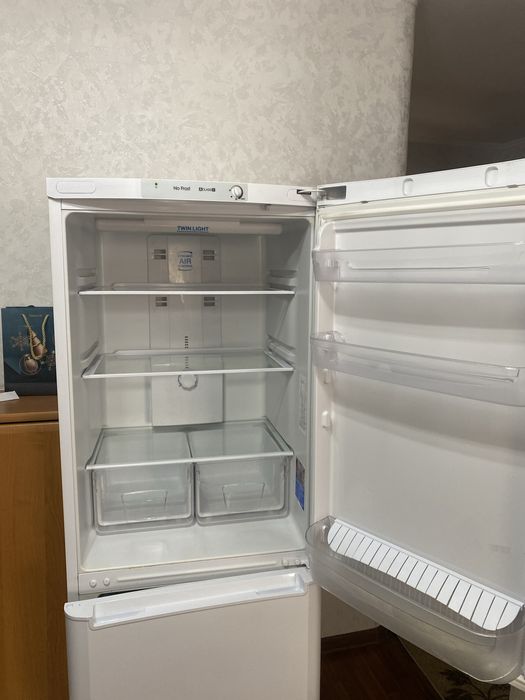 Холодильник б/у Indesit