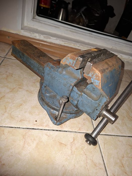 Тиски продам тиски