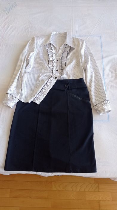 Права пола в два цвята -тъмносин и черен,10 лв за един брой