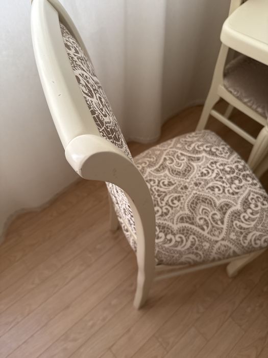 Продам стол со стульями дерево дуб