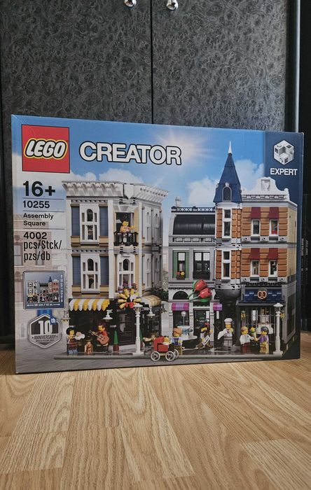 LEGO Creator Expert 10255 Assembly Square