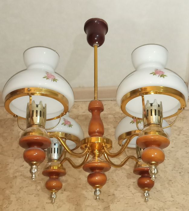 Продам 4-х рожковую  люстру