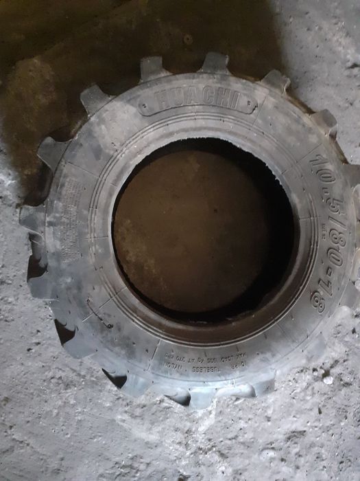 Покрышка HUACHI 10.5/80-18