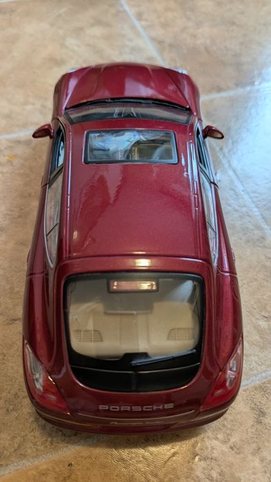 Macheta Porsche Panamera Turbo 1:18