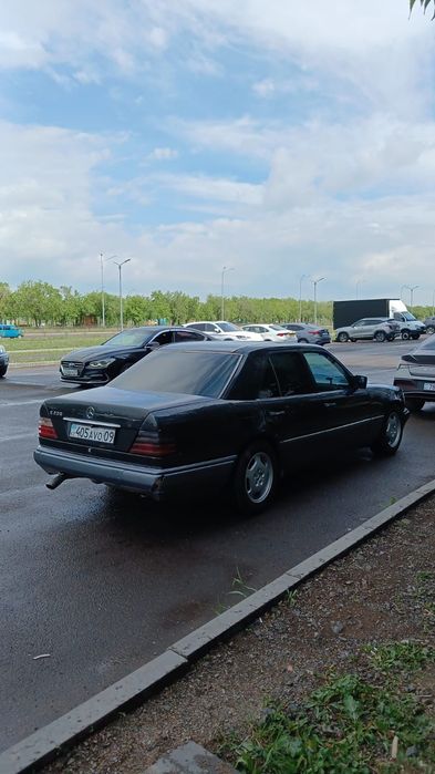 Мерседес 124 ешка 1992 года