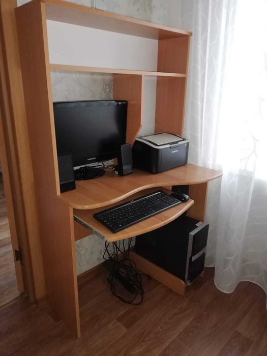 Продам компьютерный стол 25000