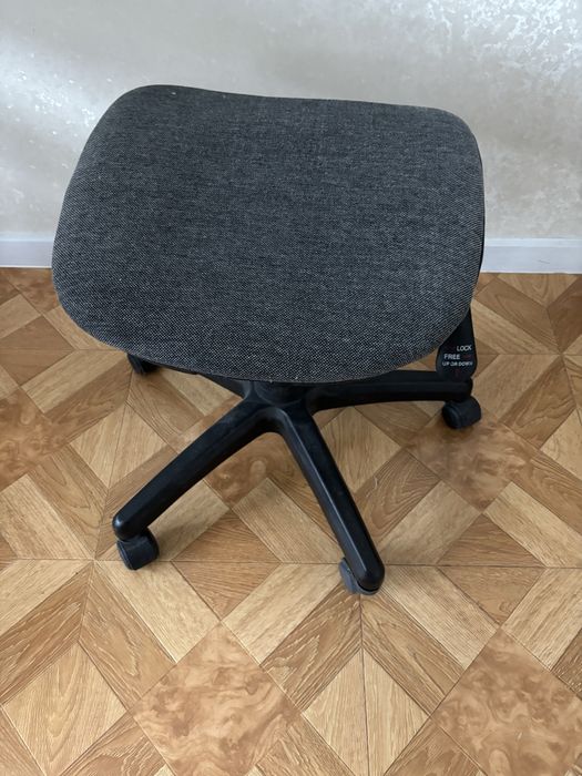 Продам кресло черное