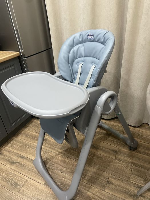 Стульчик для кормления Chicco.