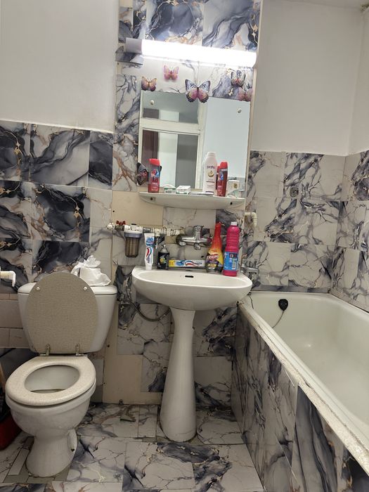 Vând garsionera luminișului 11 B