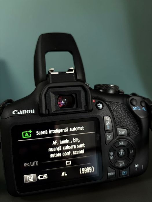 Canon EOS 2000D+ obievtiv Canon EF-S 18-55mm IS  II