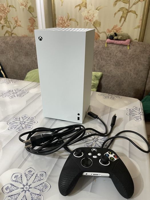 Продаю игровую приставку XBOX X
