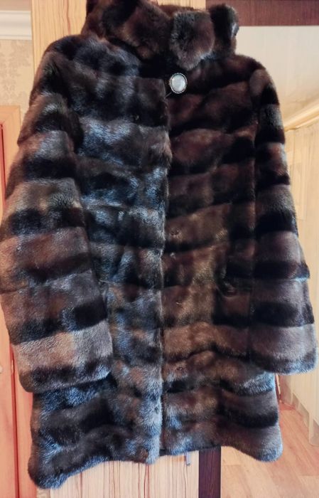 Шуба норковая, поперечный крой, размер 44. Цвет коричневый.
