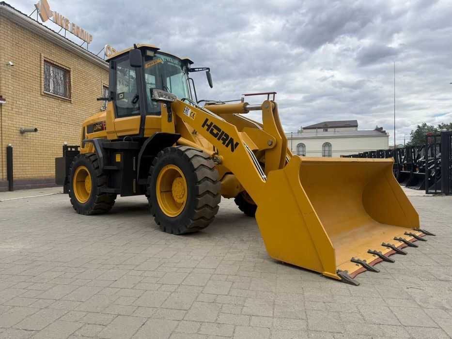 Фронтальный погрузчик HORN 942