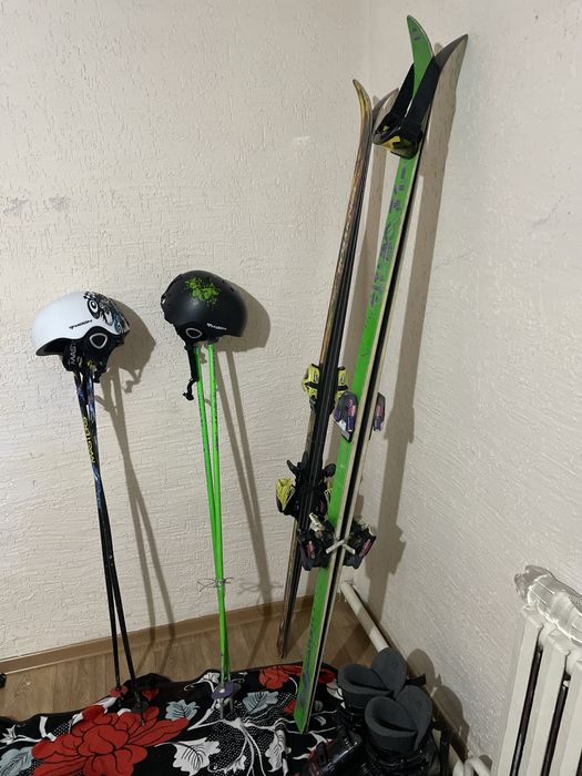 Лыжи,ботинка,шлем и очки