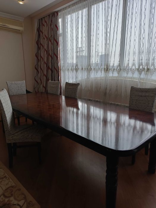 Стол большой для гостей