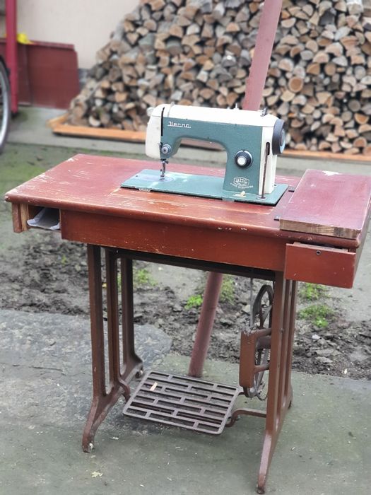 Mașina de cusut Ileana