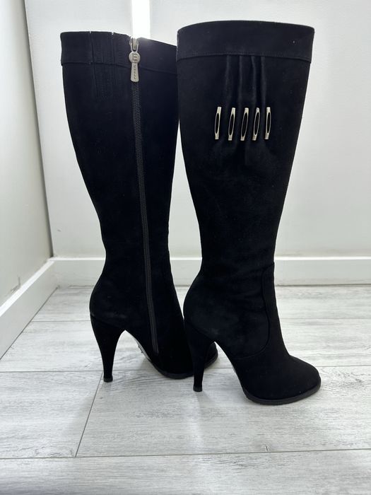 Продаю замшевые сапоги 35размера