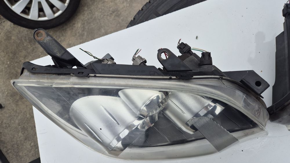 Оригинални Фарове  за Тойота Авенсис Т25 Фейс  2006- 2009г