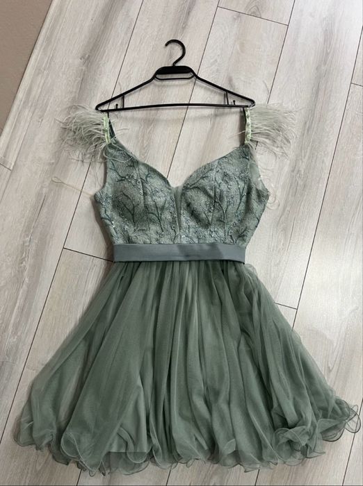 Официална рокля.