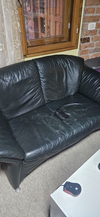 Canapea de piele ce necesita reconditionare