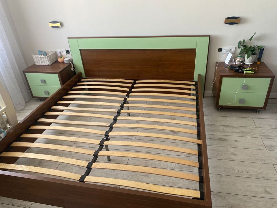 Продам кровать с тумбами