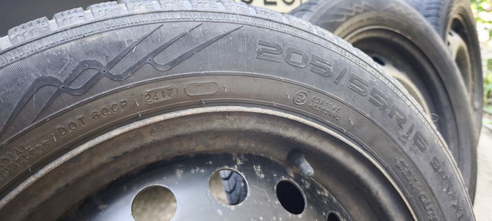 Vând anvelope iarnă 205 55 16 Nokian WR A4