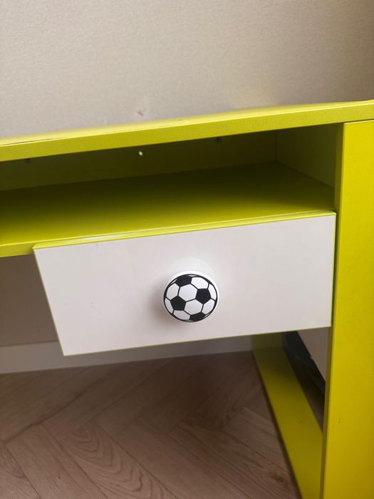 Продам стол и шкаф за 30 000!!!