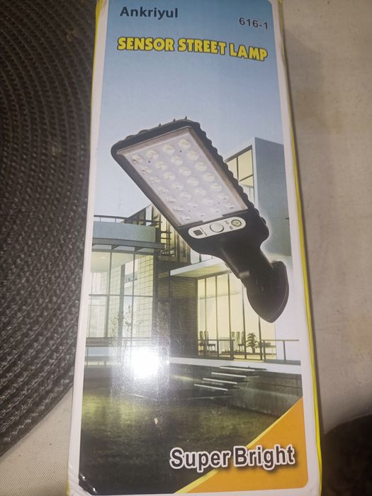 Lampa stradală cu panou solar