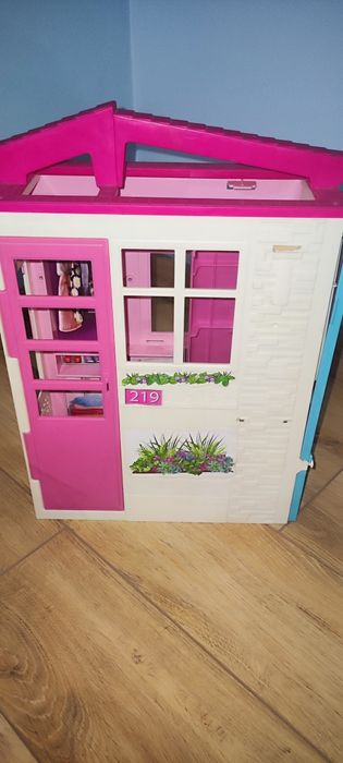 Продам дом складной для кукол формате Барби