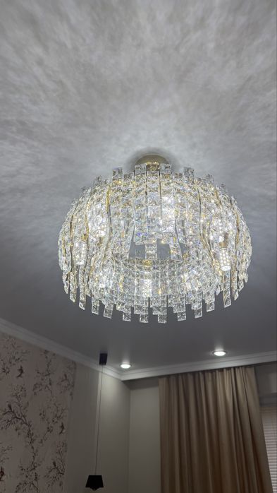 Люстра диаметром 80