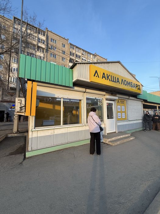 Сдам половину помещения