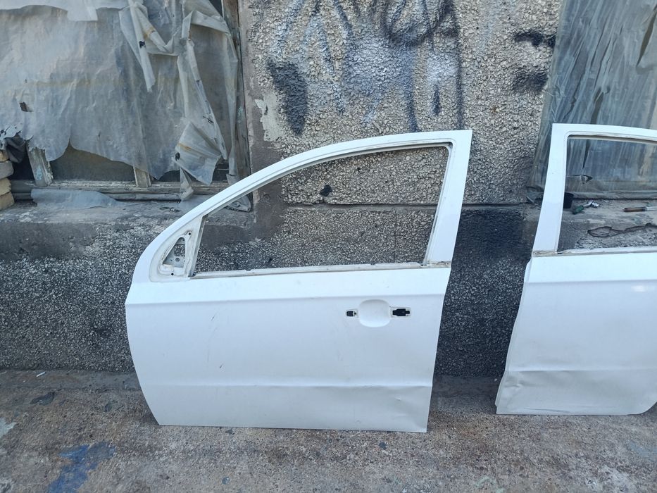 Nexiya 3 oldi orqa eshik