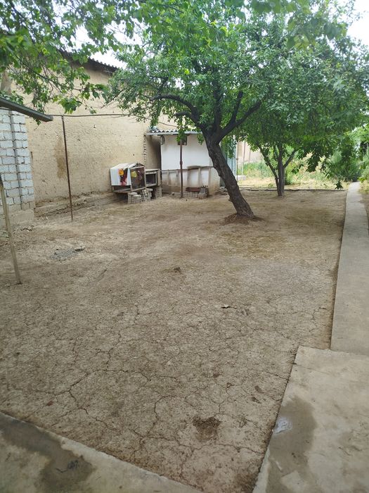 Срочно уй сотилади.