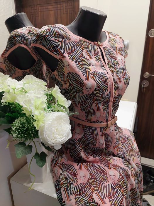 Нежна рокля в розов цвят