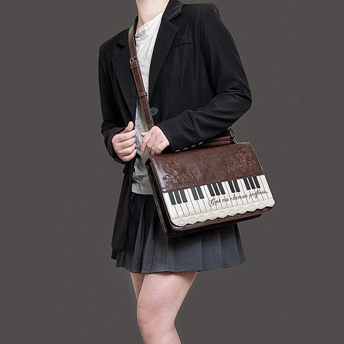 женский кожаный рюкзак сумка с клавишами пианино оригинальный 
ориенти