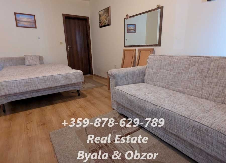 Просторен тристаен апартамент с голяма тераса