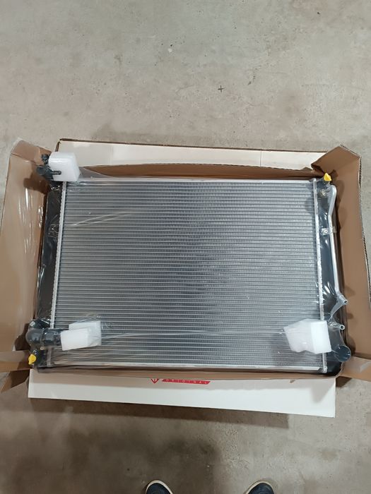 Радиатор охлаждения Лексус