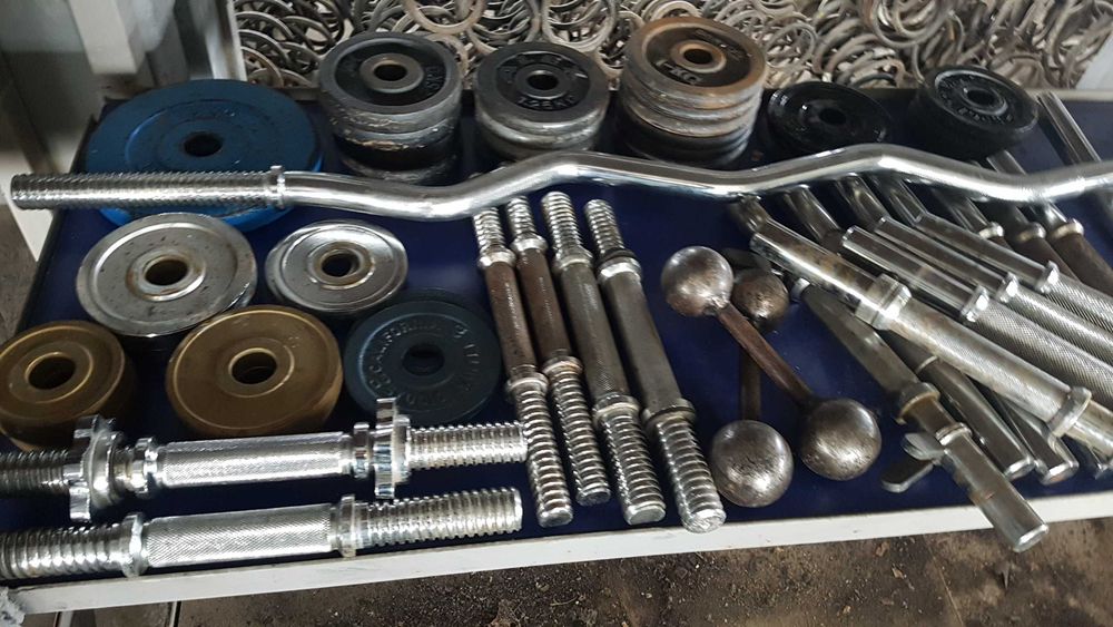 Дъмбели 6 лв. кг. Продават се на килограм.Лост 35 см 30 мм