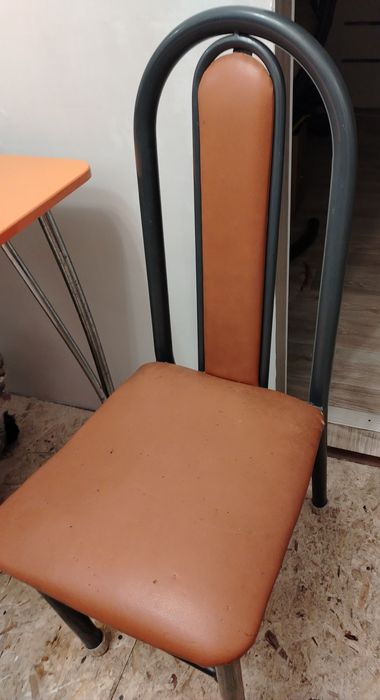 Стол и 4 стула...