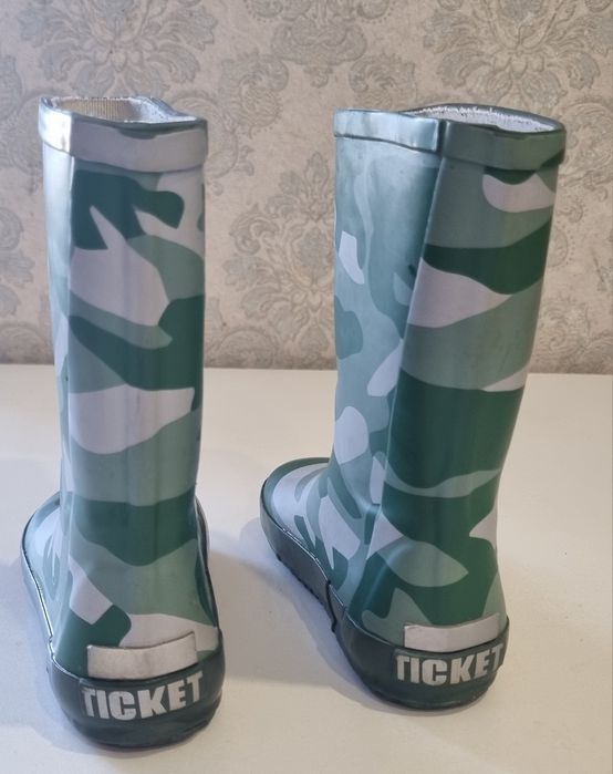 Продам резиновые сапожки 25 размер Дания