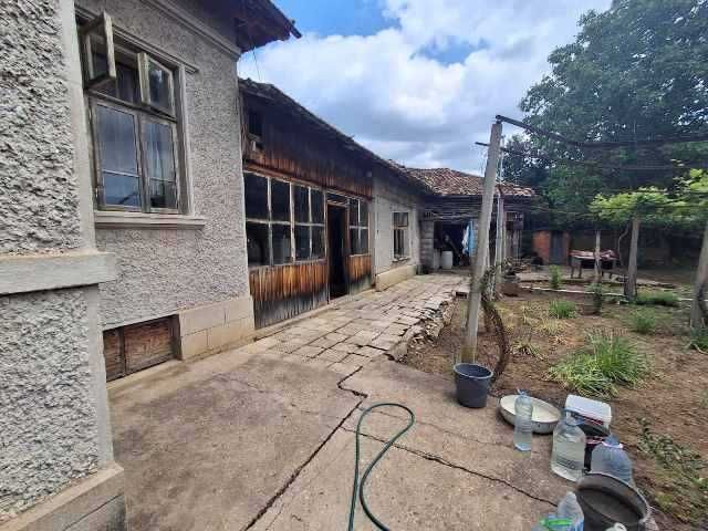 Къща, село Певец € 45,000 / 88 012.35 лв.