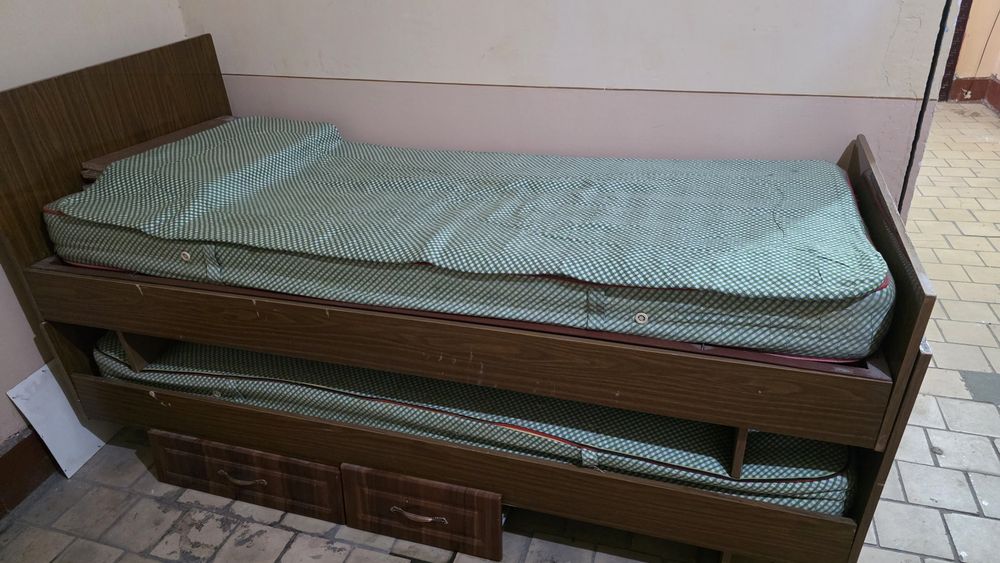 Продам стенку, шкаф и кровать