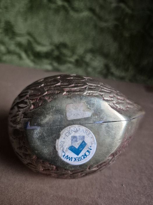 Vând o statuietă bronz ,pasare ,made  Dänemark 

- fa