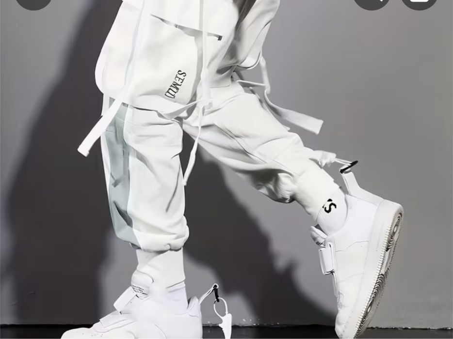 Панталони Карго има бели и черно