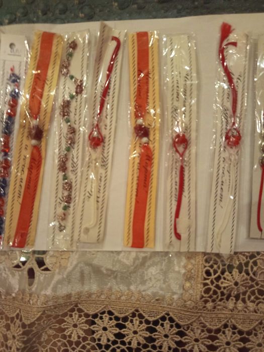 Продавам лот мартеници ,275 броя.