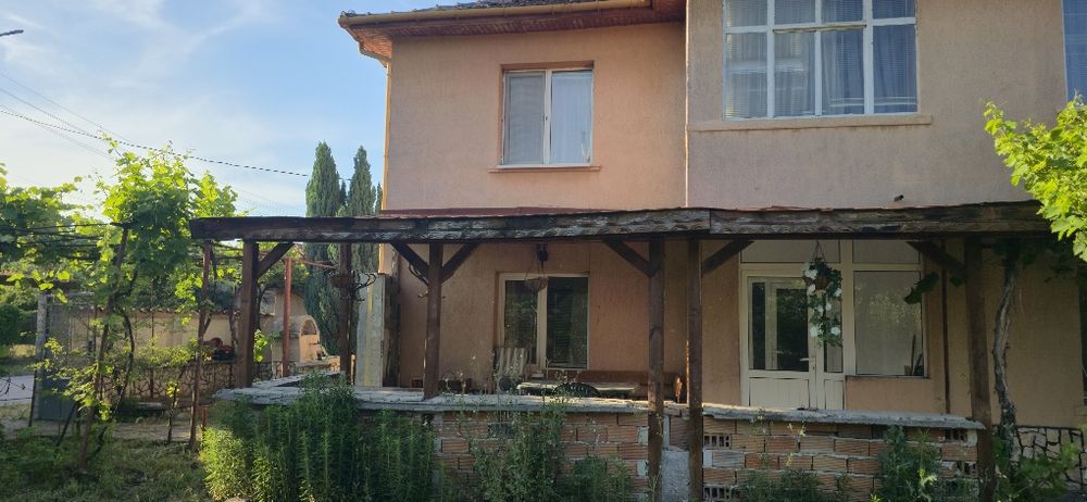 Продавам 2 къщи в Катуница
