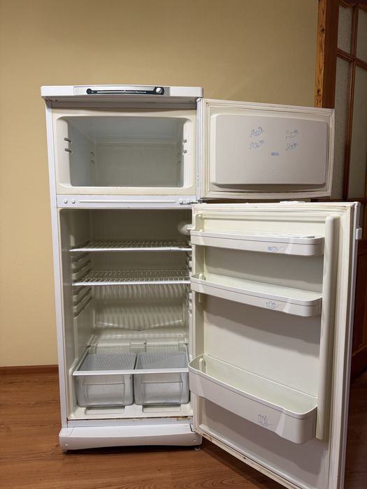 Продам холодильник б/у  2х камерный