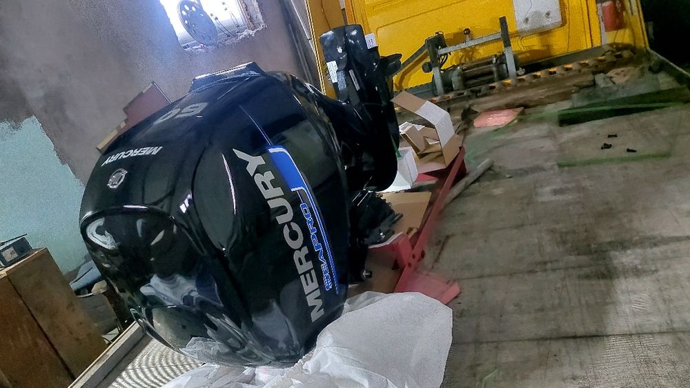 Водный транспорт продам двигатель новый